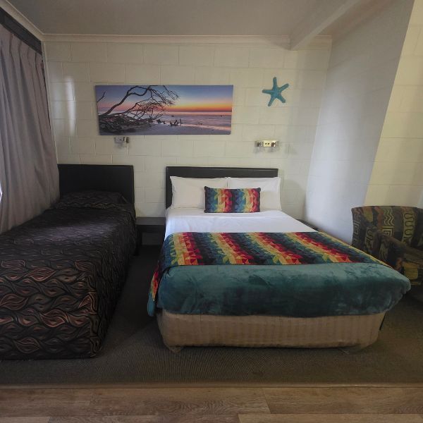 Twin Room at A&A Lodge Motel Emerald